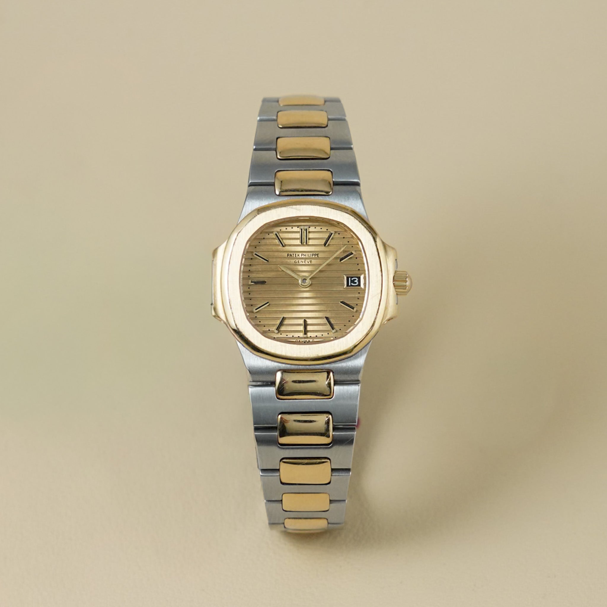 Patek Philippe Nautilus 4700/1AJ