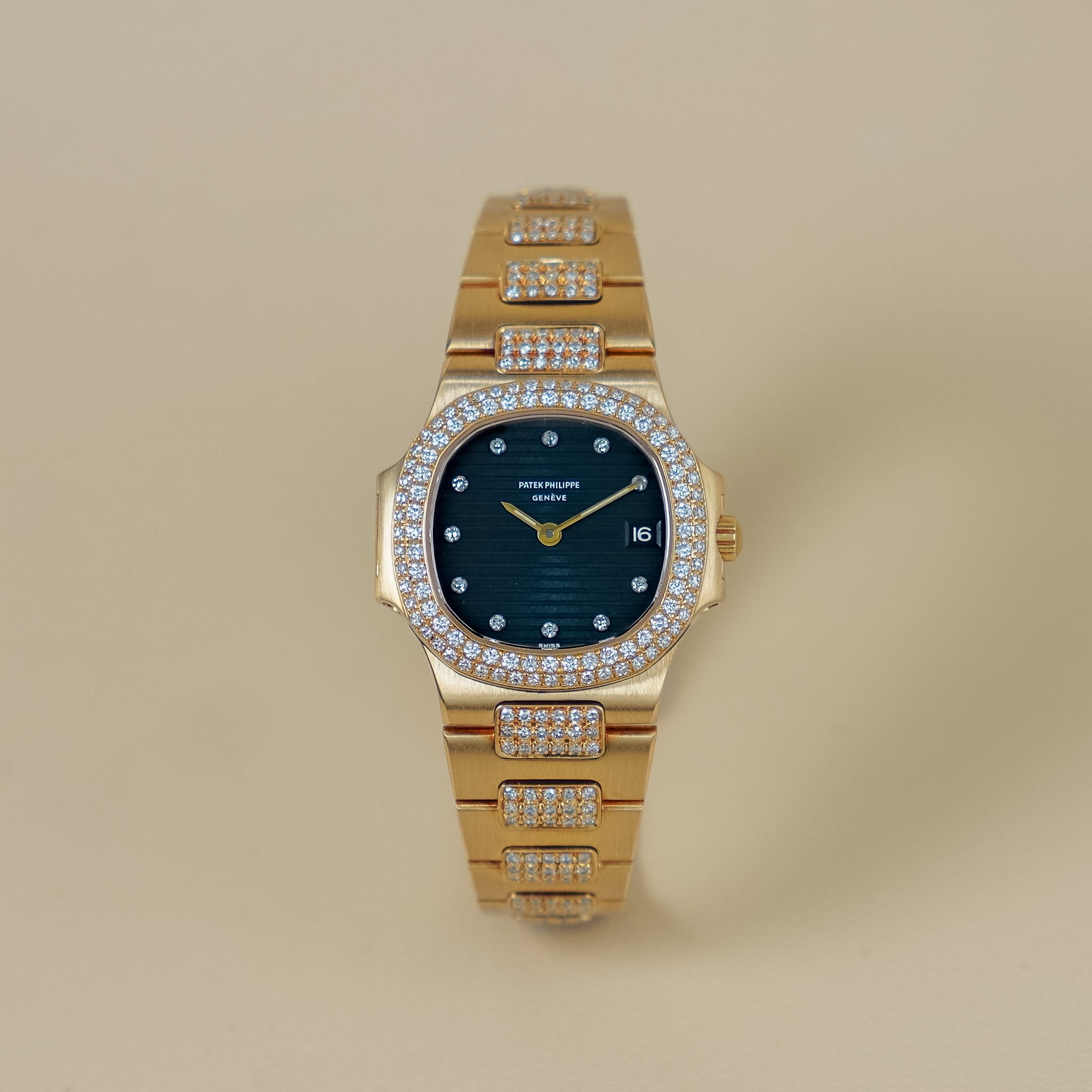 Patek Philippe Nautilus 4700/5