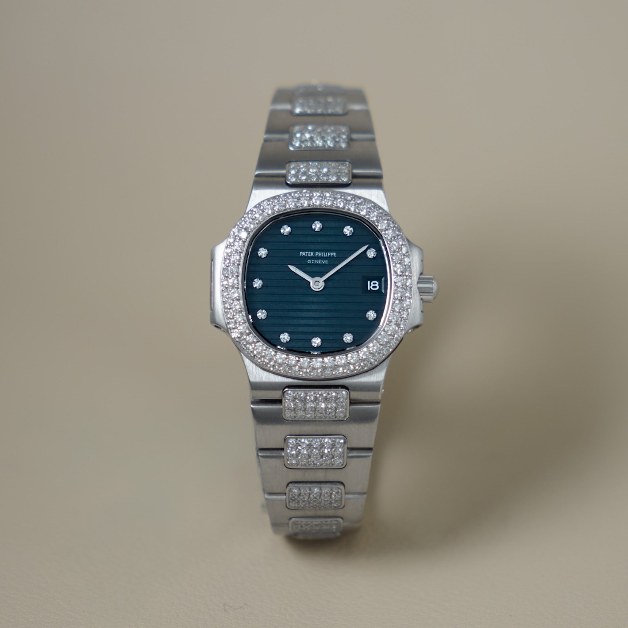 Patek Philippe Nautilus 4700/5P