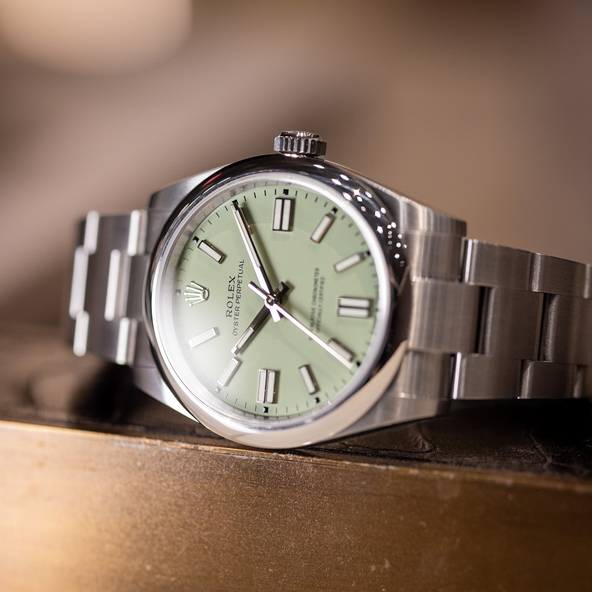 Rolex Oyster Perpetual 41 in Oystersteel, pistachio-green lacquered dial, smooth bezel, Oyster bracelet.