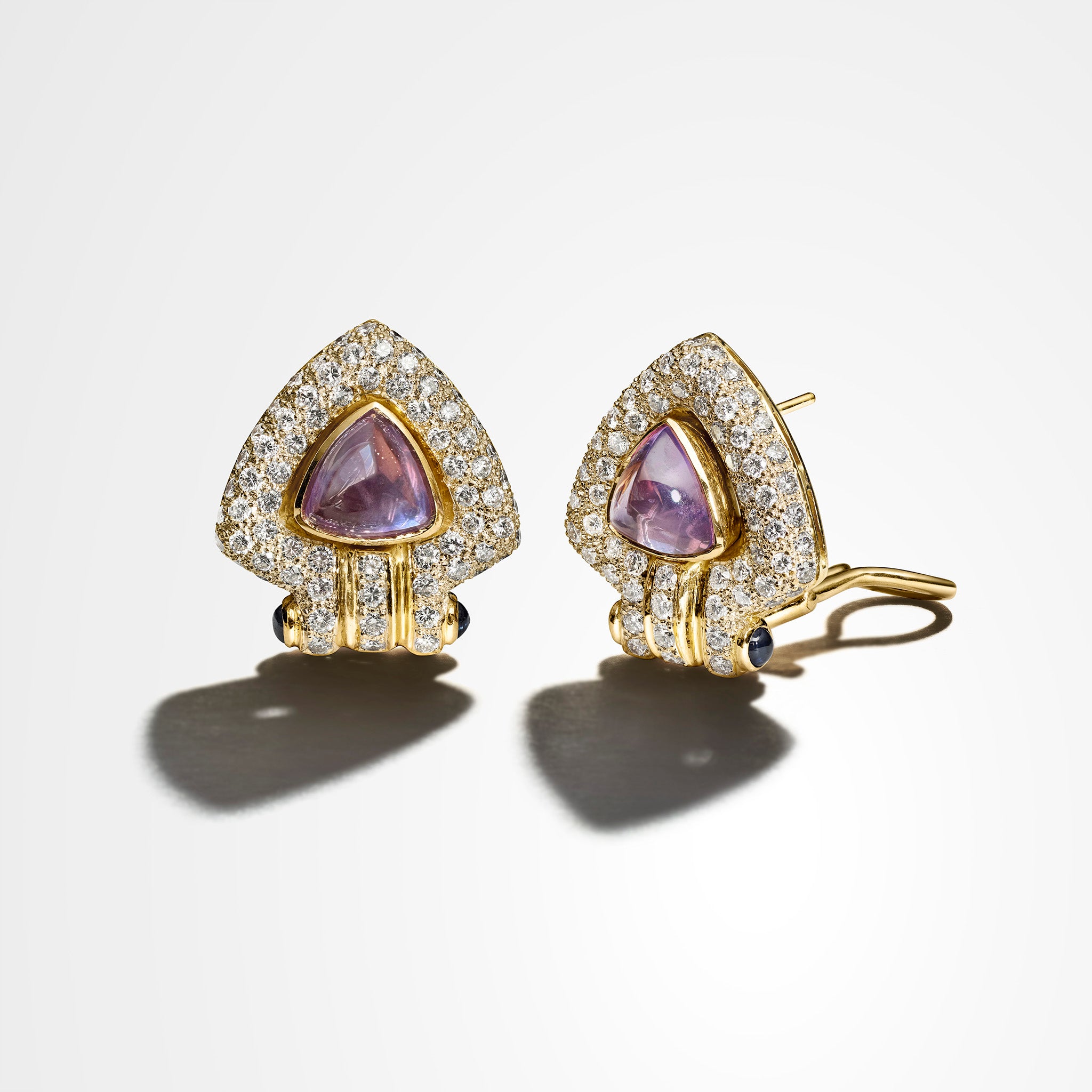 Vintage 18K yellow gold earrings with cabochon purple sapphire and pavé diamonds