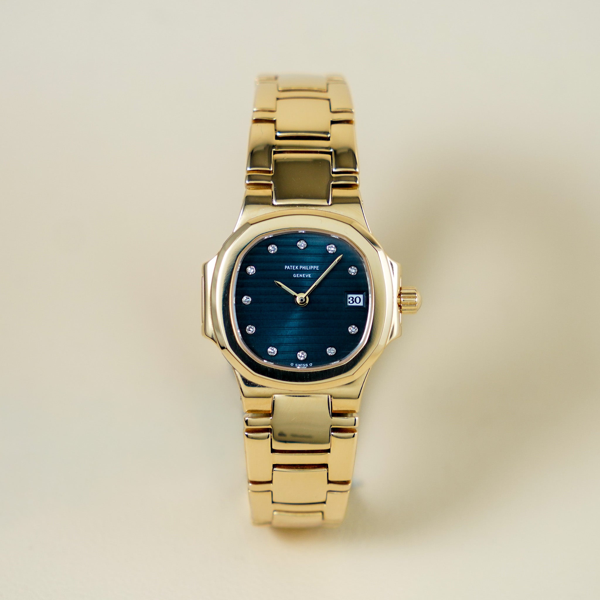 Patek Philippe Nautilus 4700/1J