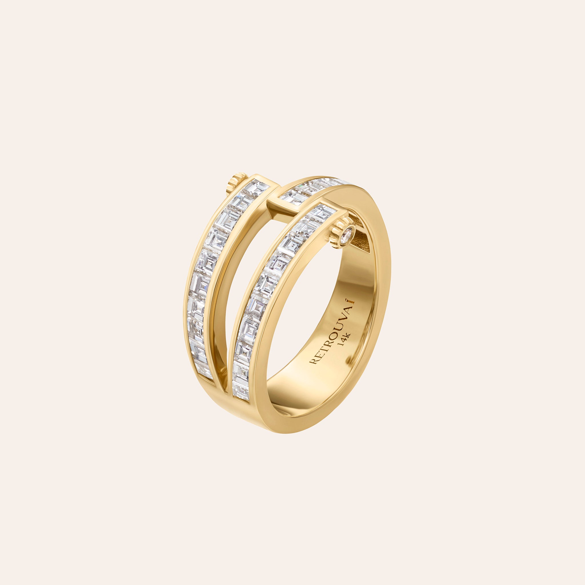 Retrouvaí Magna Ring with carré diamonds in 14K yellow gold on an ivory background, alternate view