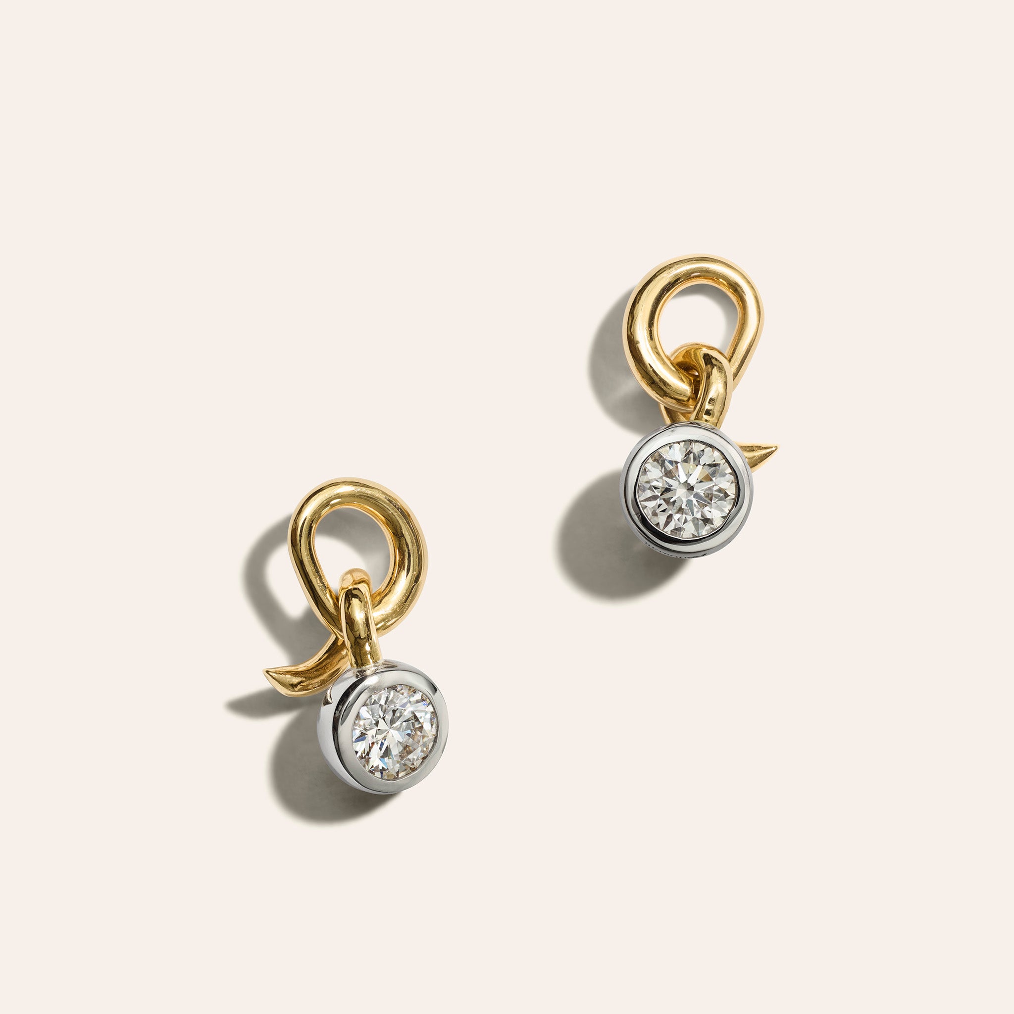 Round Diamond Vein Earrings